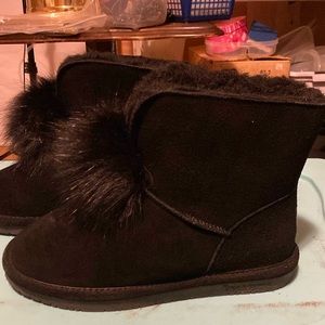 Bear paw winter boots with ball tassel worn once